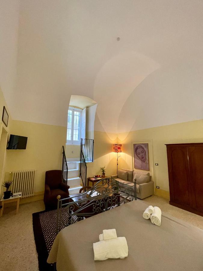 4 Balconi Rooms- Dimora Arditi B&B Lecce Exterior foto
