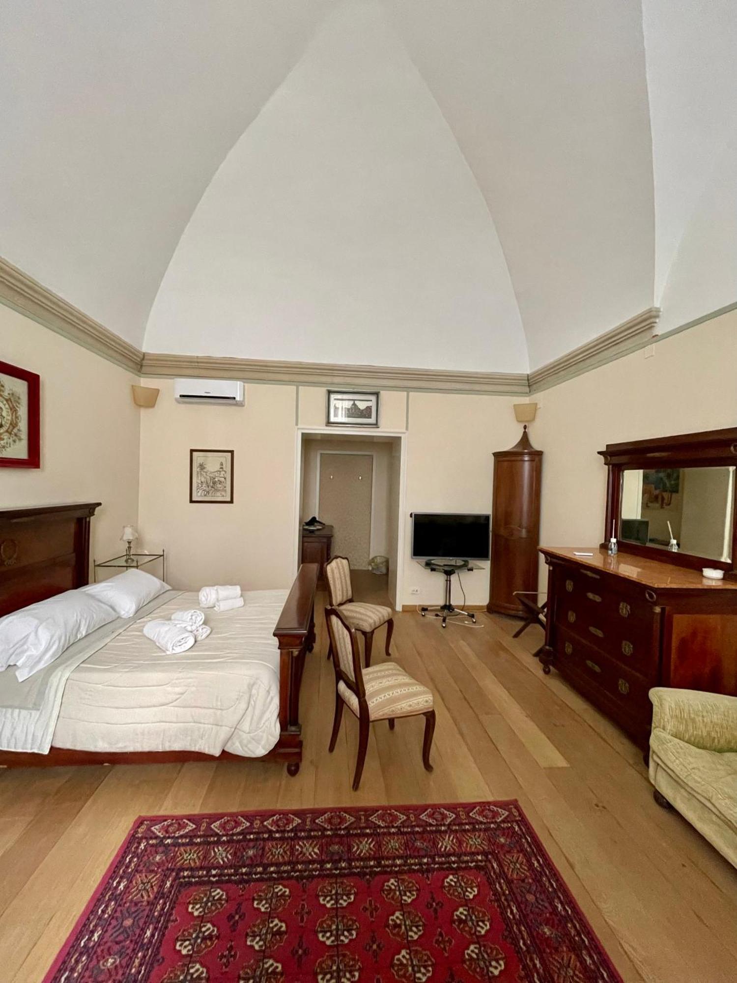 4 Balconi Rooms- Dimora Arditi B&B Lecce Exterior foto